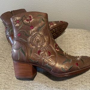 Sofft Brown Floral Embroidered Ankle Boots